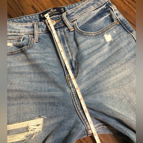 Hollister size 26 Ultra High Rise Vintage straight Distressed Medium Wash Jeans - Picture 5 of 6
